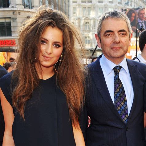 rowan atkinson  sunetra sastry divorce   years