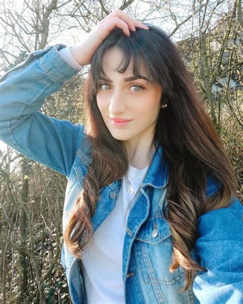 7 Hot Sexy Elif Karaman Bikini Pics