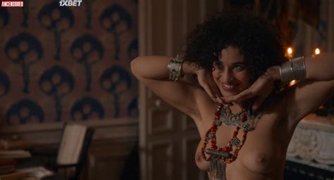 Naked Camélia Jordana in Curiosa