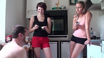 Las señoras fetiche dominan y humillan a los esclavos XVIDEOS