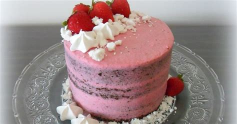 Sabores Da Jo Um Bolo Semi Naked De Chocolate Morangos E Suspiros Para Celebrar Anos De Uni O