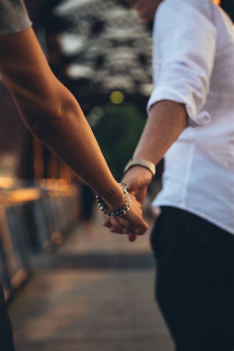 wallpapers  lovers holding hands couple silhouette holding hands