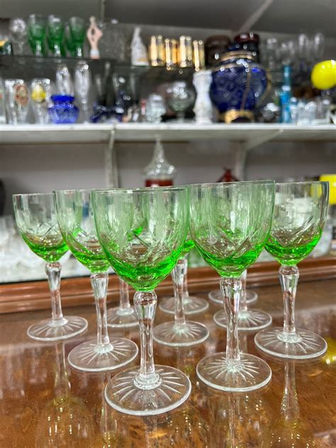 Juego de 10 copas verdes de cristal tallado - Cash Inmediato