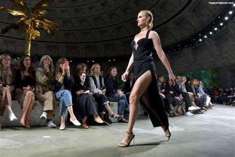 Amber Valletta Nude OnlyFans Leaks Fappening Page 4 FappeningBook