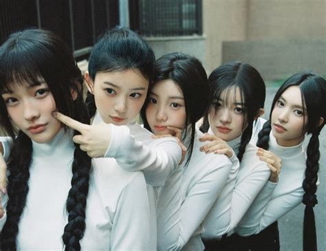 K Pop Girl Group ILLIT S Debut Track Magnetic Lands On Billboard Hot 100 Celeb Confirmed