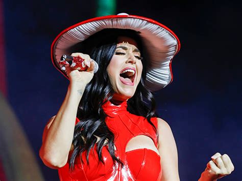 Single Hot N Cold De Katy Perry Ultrapassa Meio Bilh O De Streams