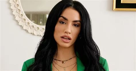 Lali Esp Sito Paraliz A O Nuevo Con Una Bikini Ultra Xxs