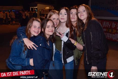 Foto Von Hot Spring Night Sportplatz Szene At