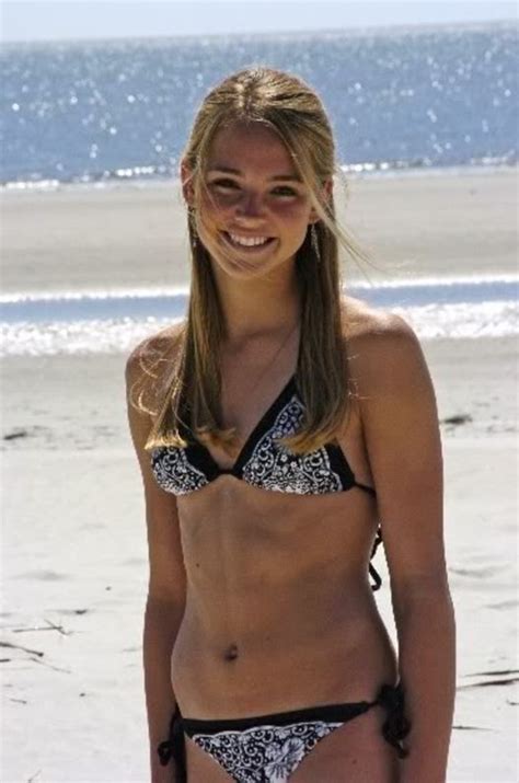 9 Hot Sexy Emily Tarver Bikini Pics