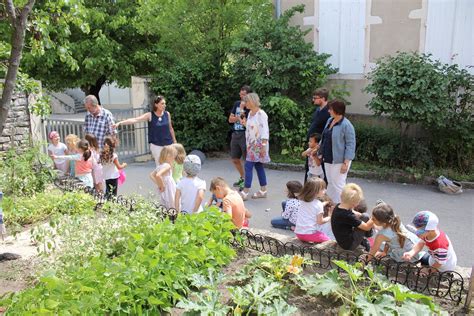 Chalon sur Saône En images les P tits jardiniers du Devoir