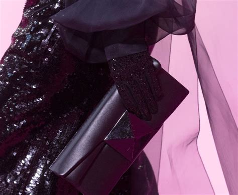 Какие аксессуары подобрать к образу на празднование Нового года