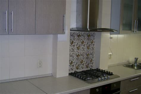 Спрятать трубы на кухне в короб - 81 фото