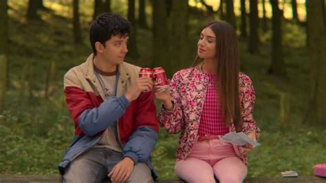 Sex Education Asa Butterfield E Mimi Keene Stanno Davvero Insieme Un Video Su Tik Tok Sembra