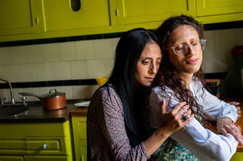 Billy Porter y Luke Evans protagonizan película gay sobre un divorcio