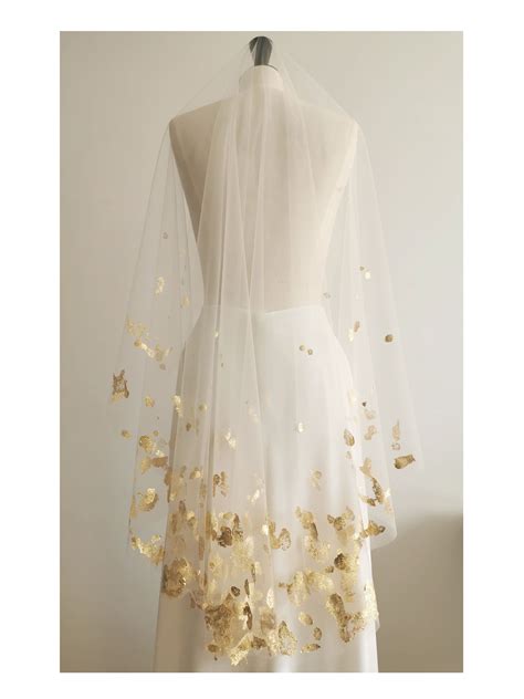 Voile de mariée doré à la main à la feuille d'or par GERALDINE DAULON ...