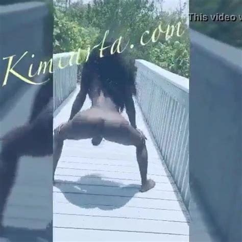 Tranny Twerking In Broad Daylight Shemale Ladyboy Porn XHamster