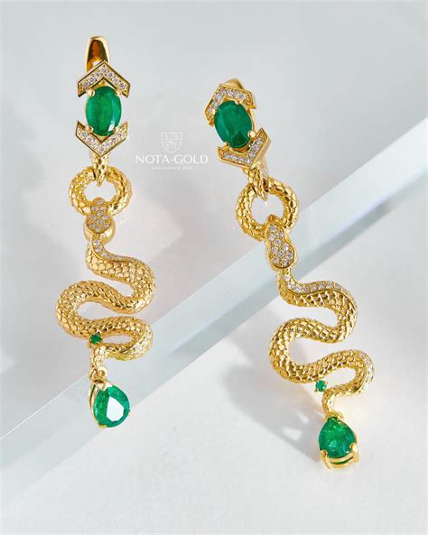 Женские серьги из желтого золота в виде змеи с бриллиантами и ...