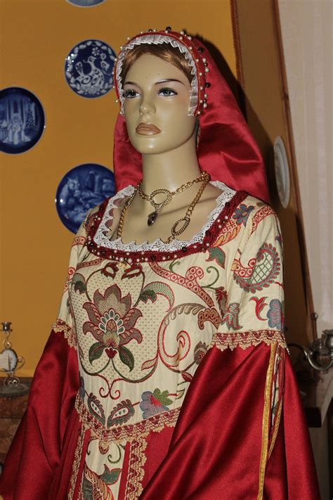 ABITO STORICO FEMMINILE 1500 MODA ALLA TUDOR | Abito storico, Moda, Abiti