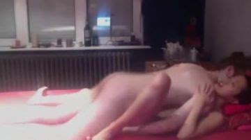 Asiática follando con una cámara PORN