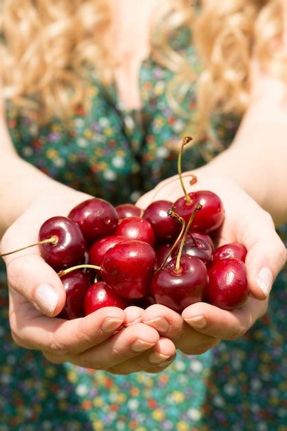 Premium Photo Close Up Of A Blonde Woman Showing Some Cherries