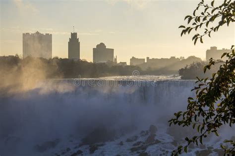 Niagara Falls in autumn stock image. Image of foliage - 127037155