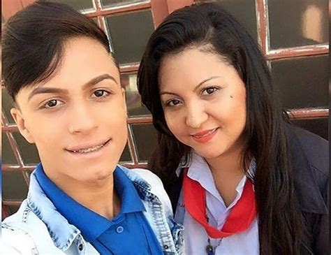 Pai gay escreve carta para mãe que matou e queimou filho homossexual