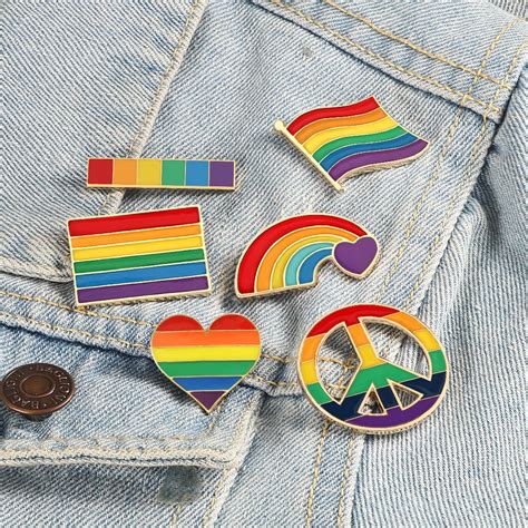 Rainbow Flag Pins Creative Heart Yeh Finger Enamel Pin Clothes Bag Lapel Gay Lesbian Pride Icon