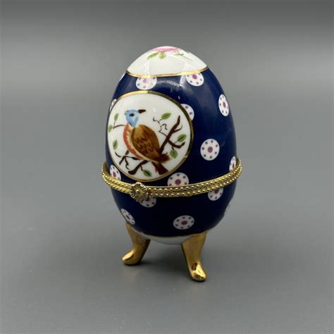 Яйцо-шкатулка декорированная изображением птицы, фарфор, деколь ...