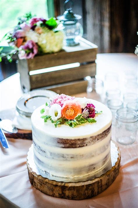 Naked Wedding Cake Styles Were Totally Obsessed With
