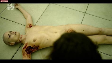 Siri Nase nude pics página 1