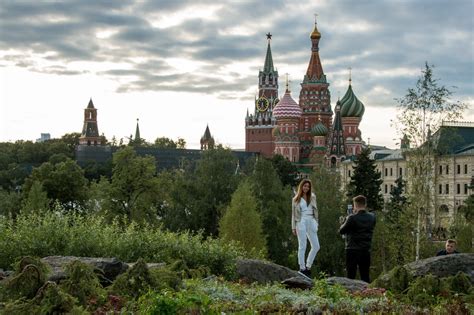 We Have Tapes Lovers Flock To Moscows New Posh Park To Have Sex RT World News