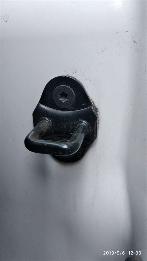 Декоративные накладки для петель. — Toyota Voxy (3G), 1,8 л, 2014 года ...