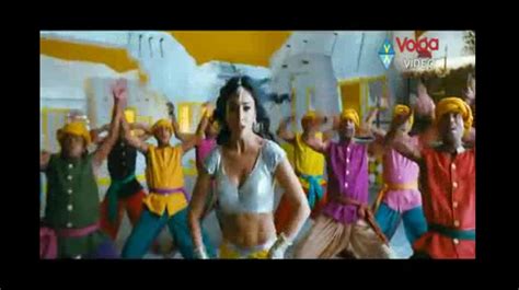 Desi Celebs Hot Shriya Hot Navel And Cleavage Show In Telugu Song