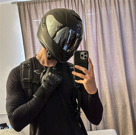 Pin by ᴇᴍɪʀ м ÖLDÜ on Hayat merkez in 2025 Hot biker guys Biker love Biker boys