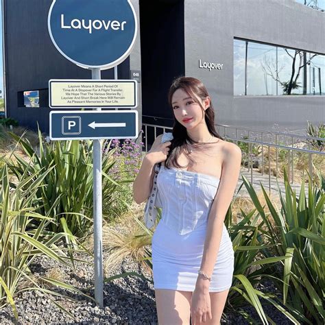 Hé lộ danh tính hai hot girl Hàn khuấy đảo Phú Quốc Nha Trang bằng trang phục siêu nóng bỏng