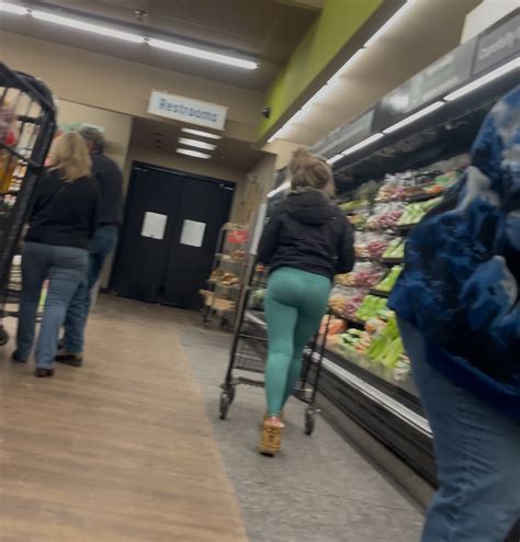 Tight Ass Blonde In Leggings Oc Spandex Leggings Yoga Pants Forum