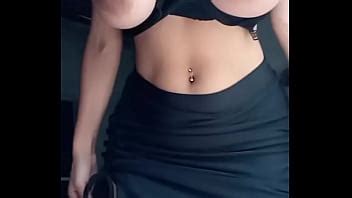 Nymphe Aux Gros Seins Exhibant Sa Chatte Et Ses Seins Xvideos