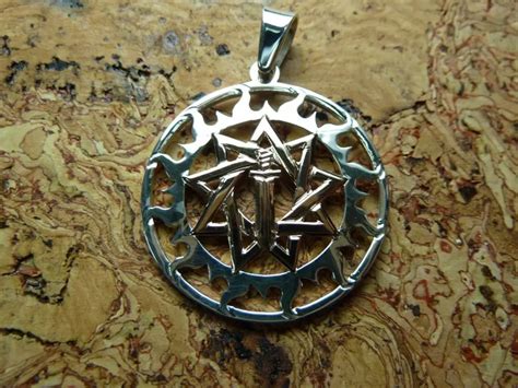 Оберег для мужчины: критерии выбора и правила использования