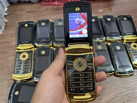 Motorola V8 Gold (HÀNG CHÍNH HÃNG - CÓ BẢO HÀNH)
