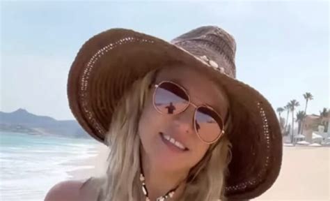 Britney Spears Goes Topless In Yellow Bikini On The Beach Blacksportsonline