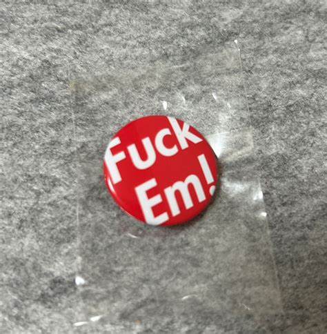 Yahoo オークション Supreme缶バッジ 新品 Fuck Em ピンバッジ