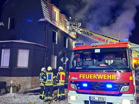 Fw En Wohnungsbrand Mit Mehreren Verletzten Abschlussmeldung