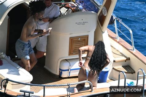 Halle Bailey Sexy Seen With Scott Bridgeway Flashing Her Hot Tits And Butt In A Skimpy Bikini