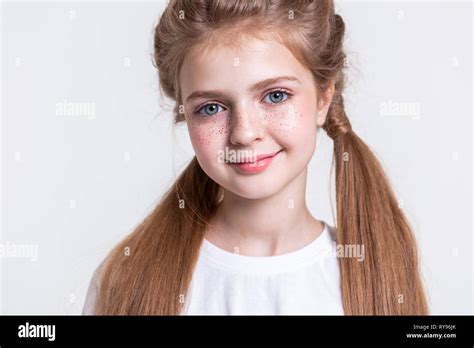 Langhaarige Blonde Model Fotos Und Bildmaterial In Hoher Aufl Sung Alamy