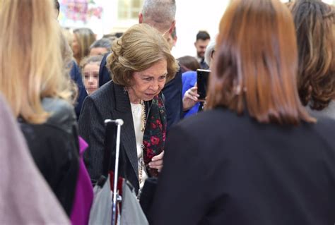 La Reina Sofía toma el relevo de la Infanta Pilar e inaugura por