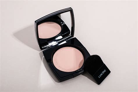 Пудры: лучшие рассыпчатые и компактные, топ за 2021 год | Beauty Insider