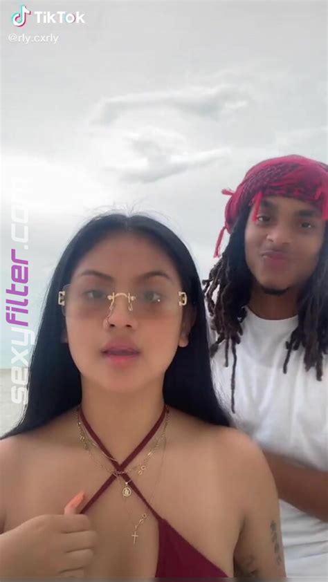 Cute Carly Sarah Shows Cleavage In Bikini Top Sexyfilter