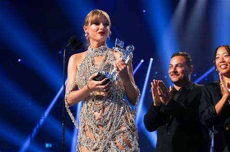 Taylor Swifts Third Video Of The Year Vma Win And Other Records Set