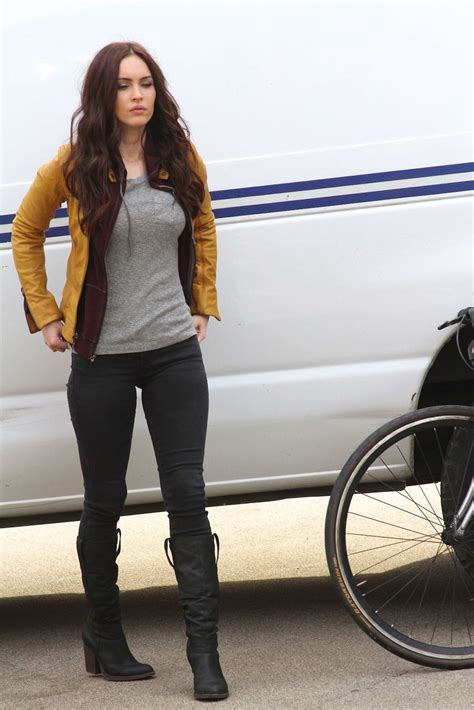 Megan Fox In Tight Jeans On The Set Of Tmnt 14 Gotceleb