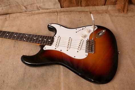 1984 Fender 62 Reissue Stratocaster Jv Series St 62 Sunburst Guitars